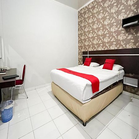 Reddoorz At Lucky Inn Panakukkang Makassar Exterior foto
