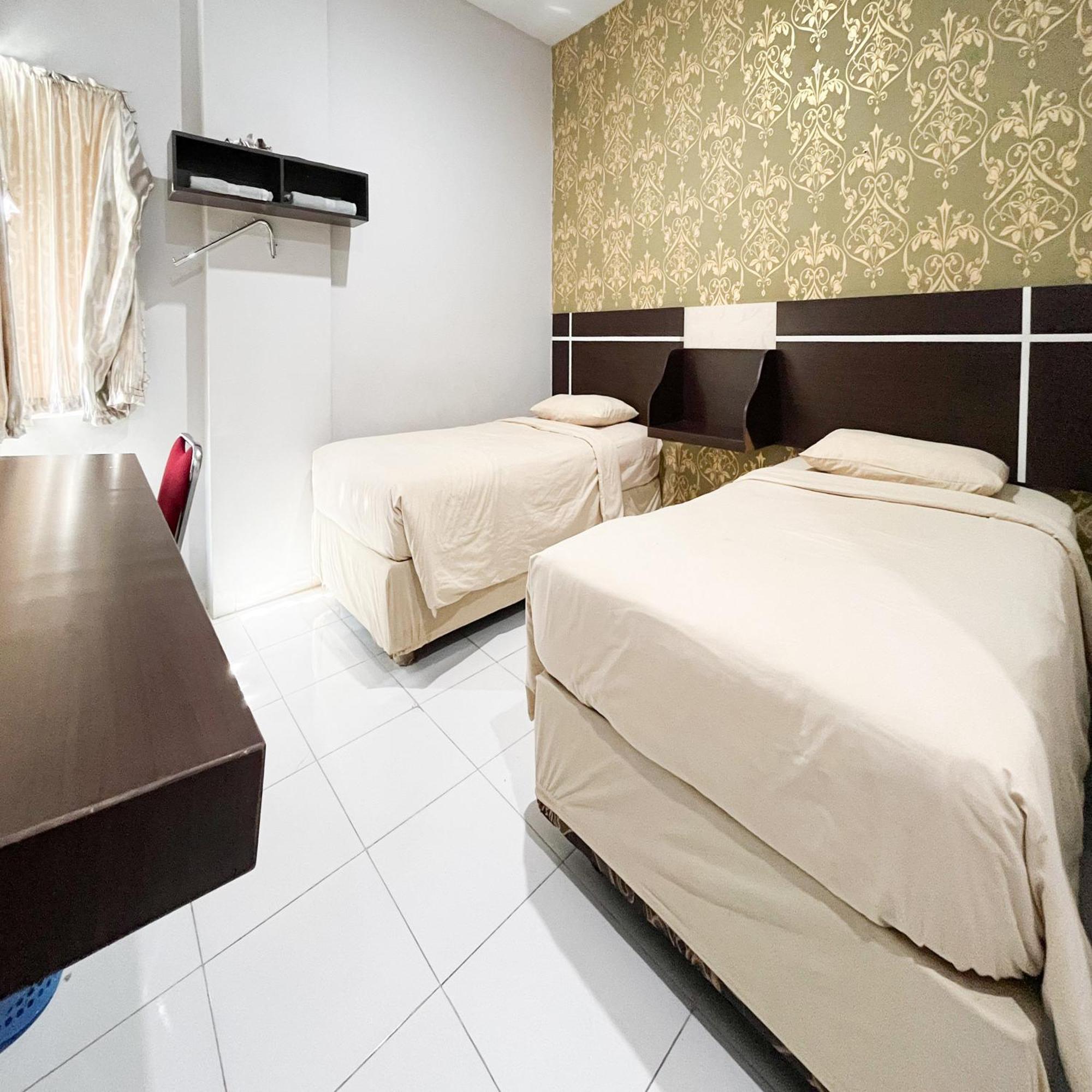 Reddoorz At Lucky Inn Panakukkang Makassar Exterior foto