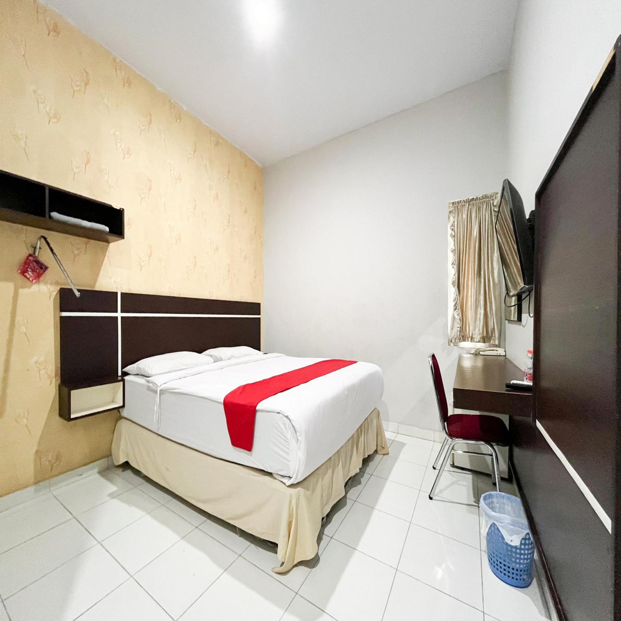 Reddoorz At Lucky Inn Panakukkang Makassar Exterior foto