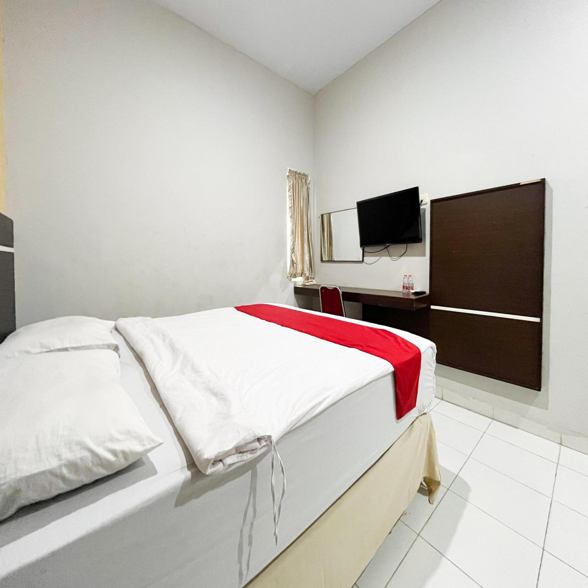 Reddoorz At Lucky Inn Panakukkang Makassar Exterior foto