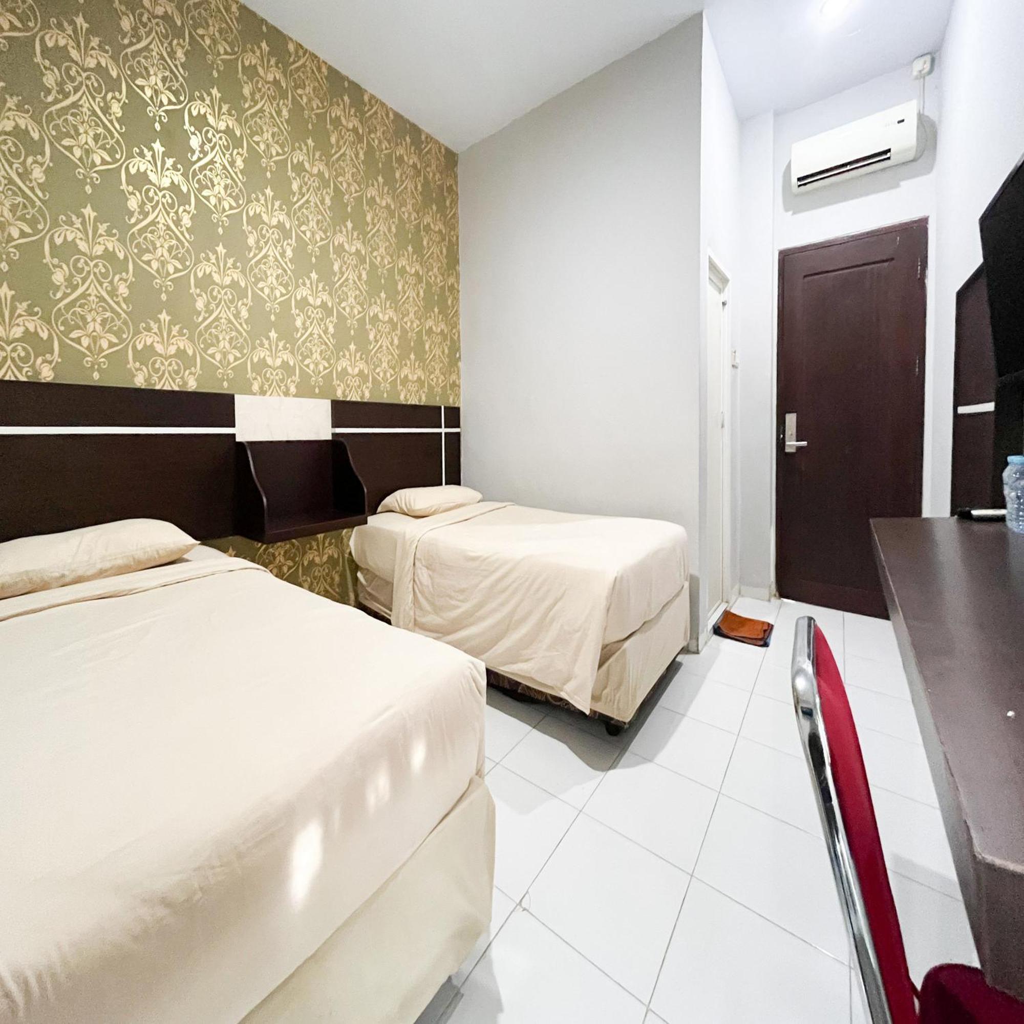 Reddoorz At Lucky Inn Panakukkang Makassar Exterior foto