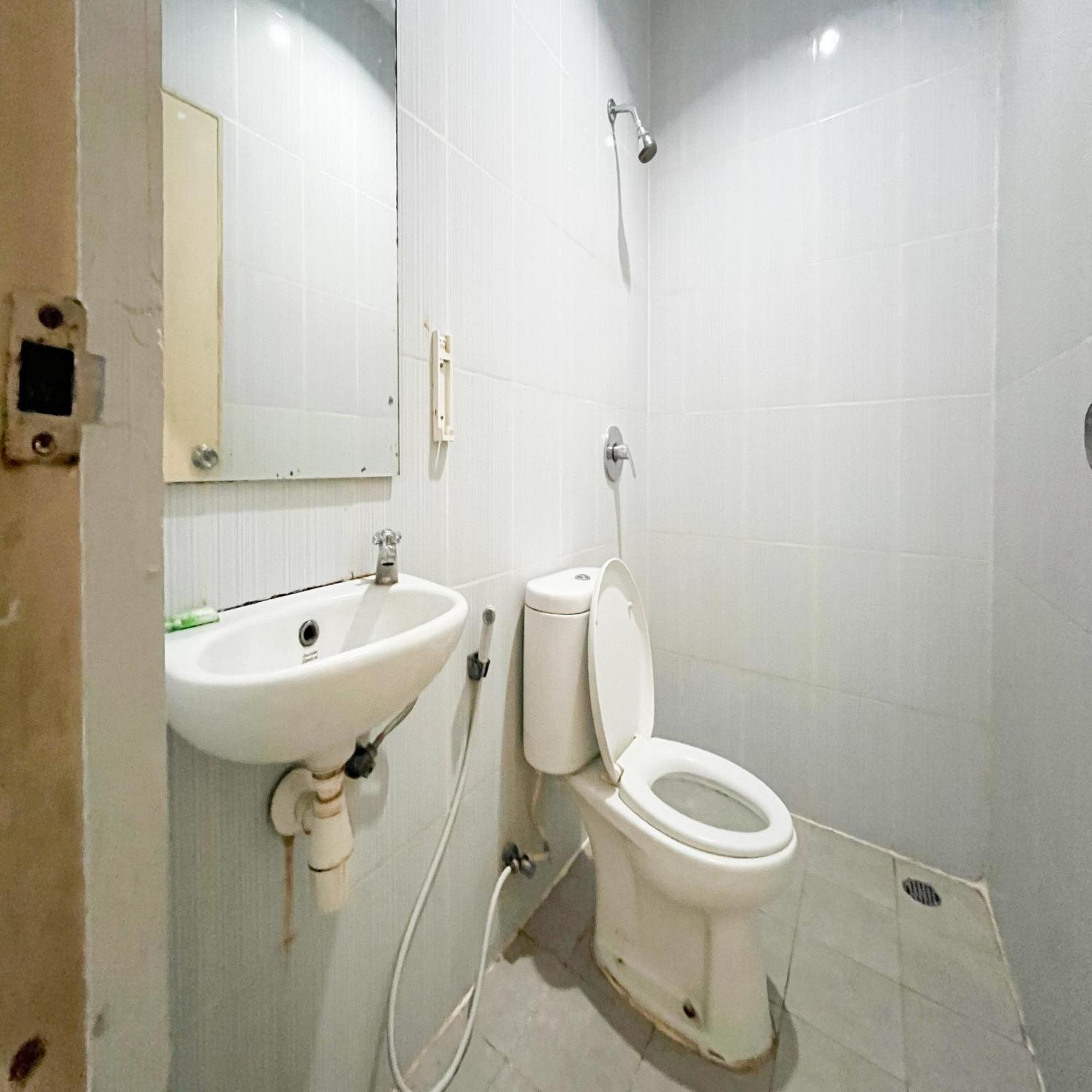 Reddoorz At Lucky Inn Panakukkang Makassar Exterior foto