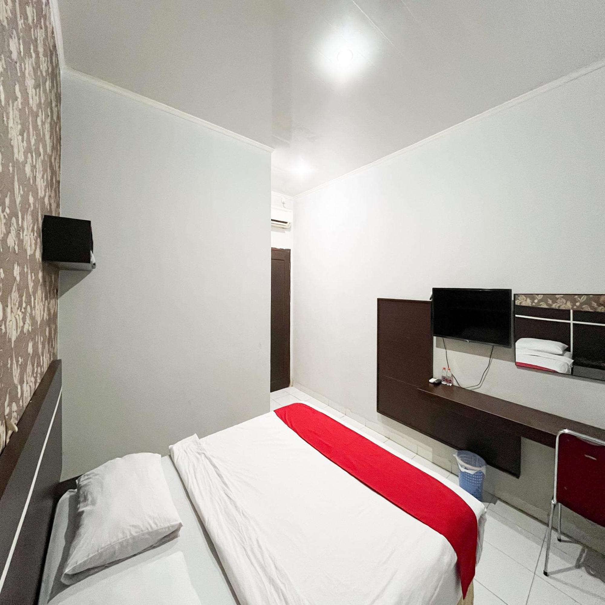 Reddoorz At Lucky Inn Panakukkang Makassar Exterior foto