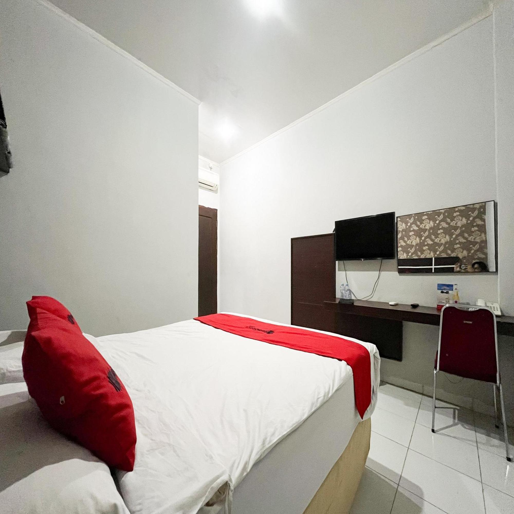 Reddoorz At Lucky Inn Panakukkang Makassar Exterior foto