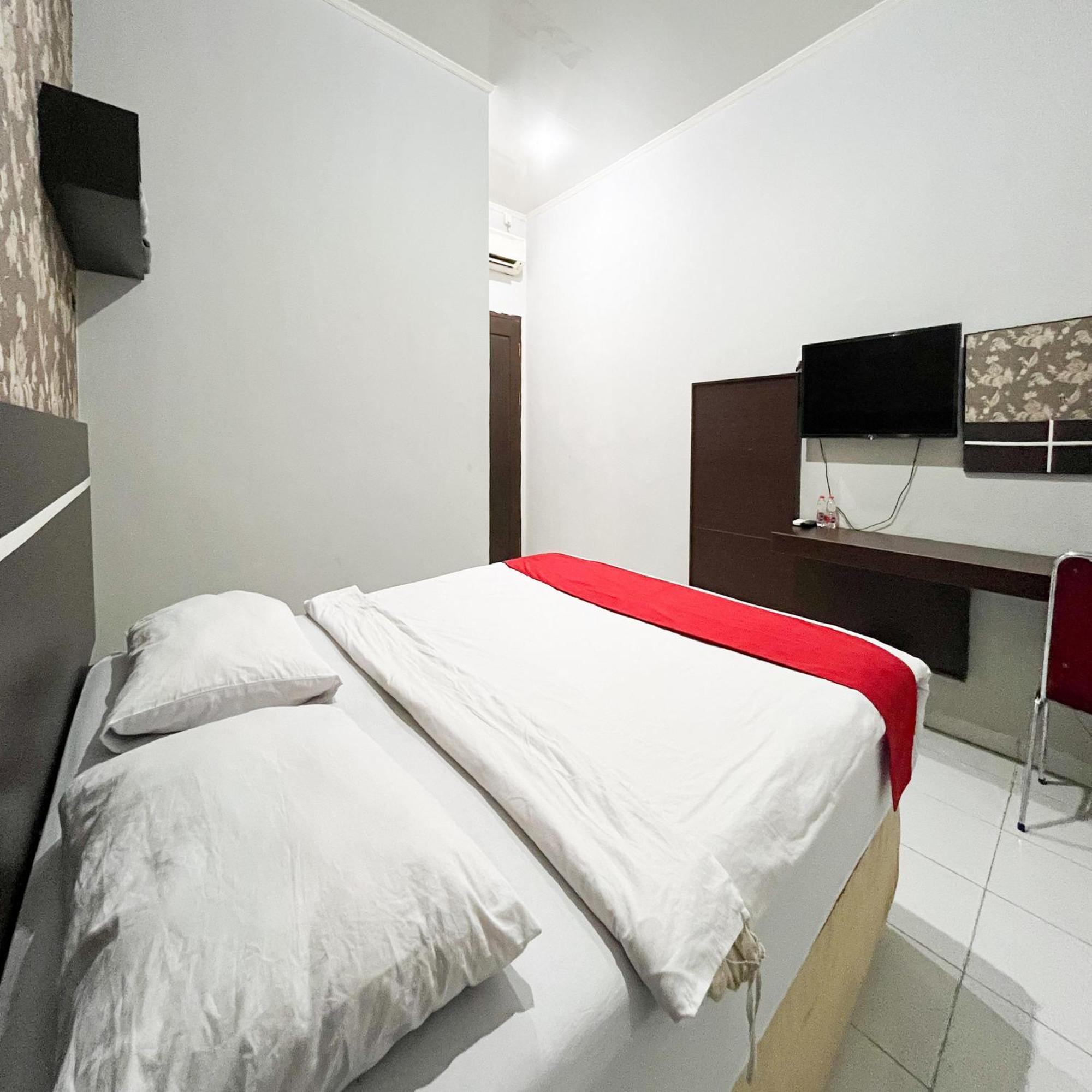 Reddoorz At Lucky Inn Panakukkang Makassar Exterior foto