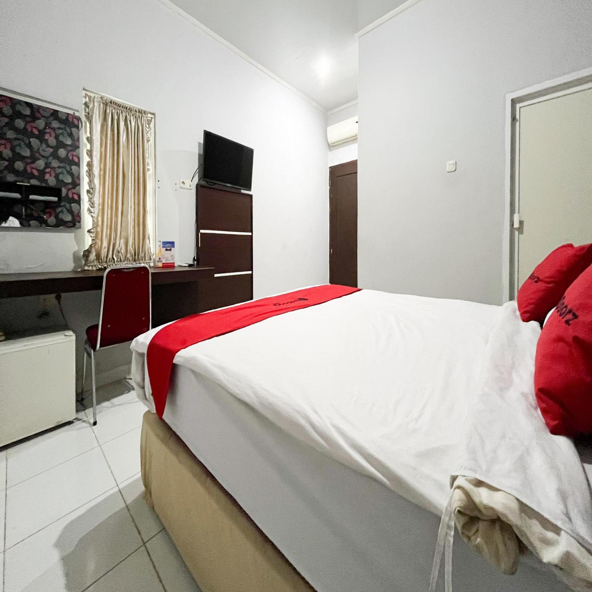 Reddoorz At Lucky Inn Panakukkang Makassar Exterior foto