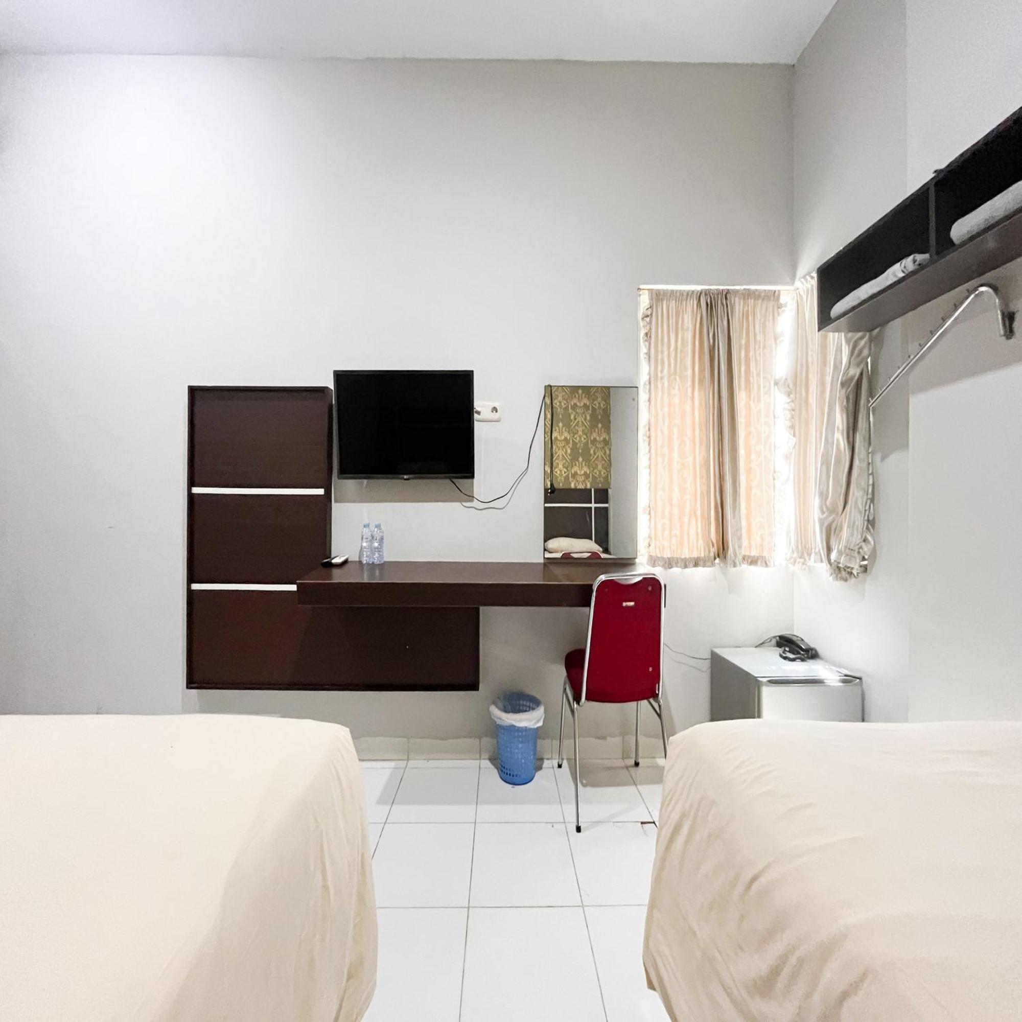 Reddoorz At Lucky Inn Panakukkang Makassar Exterior foto
